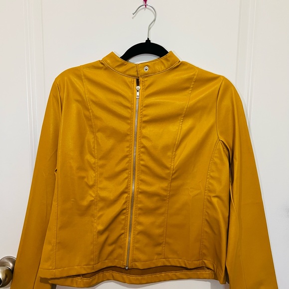 Medium size yellow leather jacket. - Picture 4 of 4